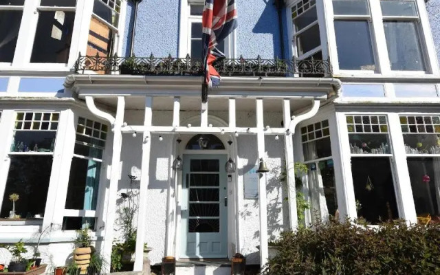 Newberry Beach Lodge
