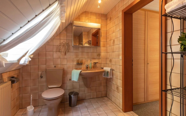 Charming Apartment in Weissenbrunn Near Forest