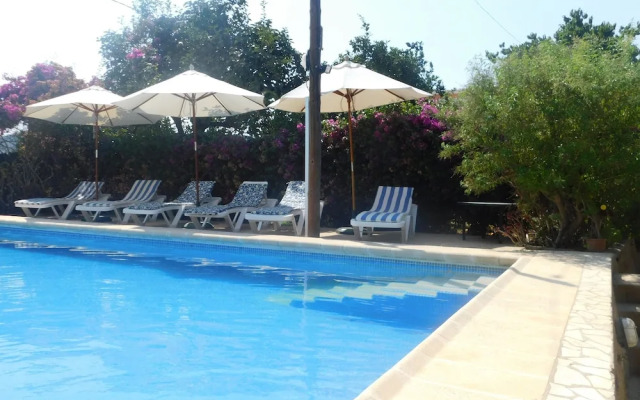 Spacious Villa Ideal Families and Groups