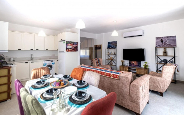 Central Villa Near Sea With Balcony in Fethiye