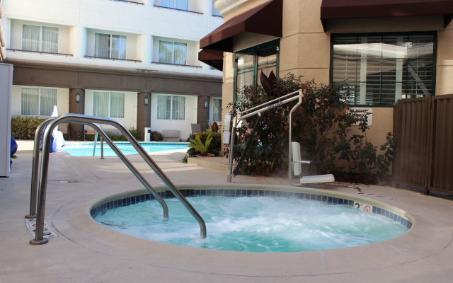 Country Inn & Suites by Radisson, San Jose International Airport, CA