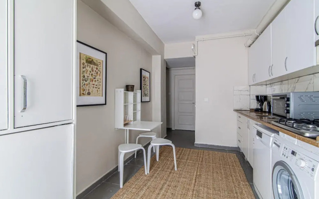 Charming Flat With Backyard Close to Zorlu Center