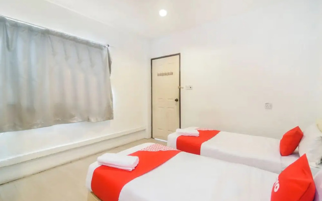 OYO 44017 L & C Premium Stay