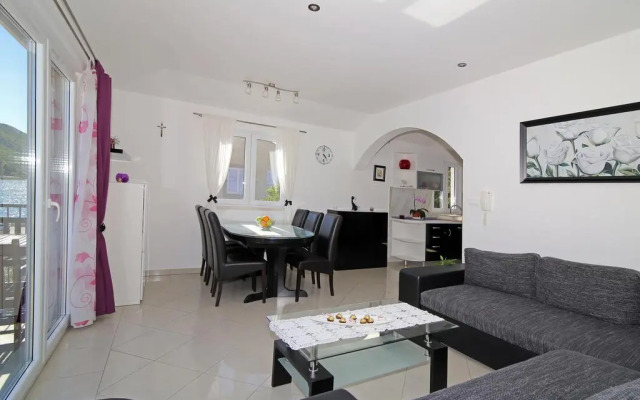 Apartment River Rose