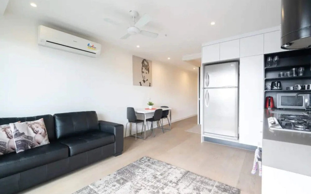Modern 1 Bedroom Apartment in St Kilda