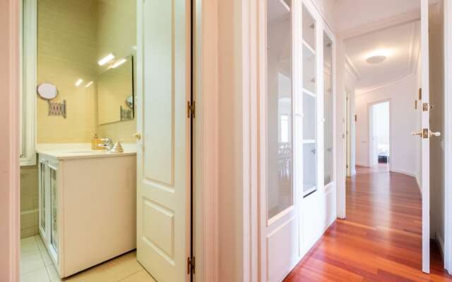 Stunning 4BR Apart in Sagrada Familia