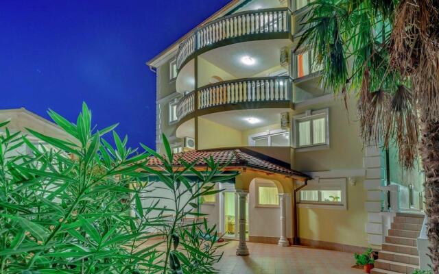 Adorable apartment with terrace jacuzzi .Sea view !