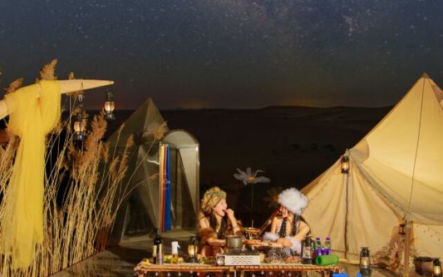 Dunhuang Dreammaker Windy Desert Wild Luxury Star Watching Camp