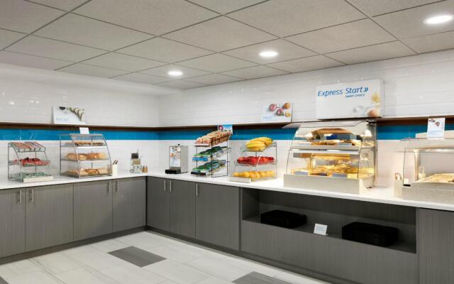 Holiday Inn Express Williamsbrg Busch Gardens Area by IHG