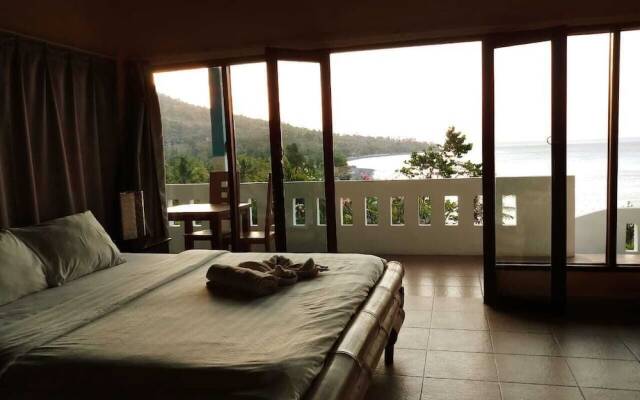 Waenis Sunset View Bungalow and Restaurant