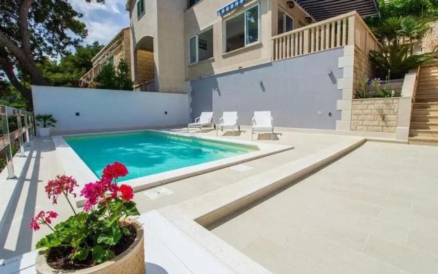 Fran - Pool View - A1 - II kat