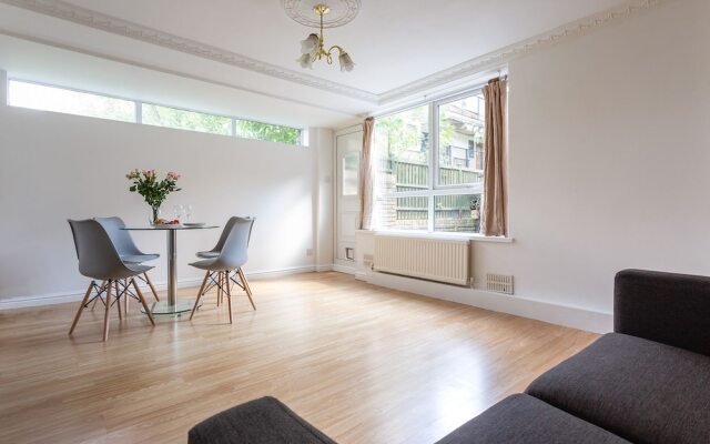 2 Bedroom Flat In Hammersmith Near The Thames