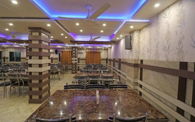 Hotel Taj Palace By OYO Rooms