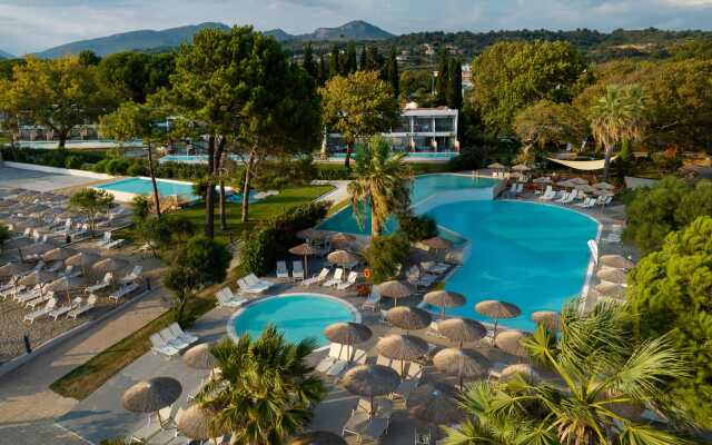 Ninos Grand Beach Hotel & Resort