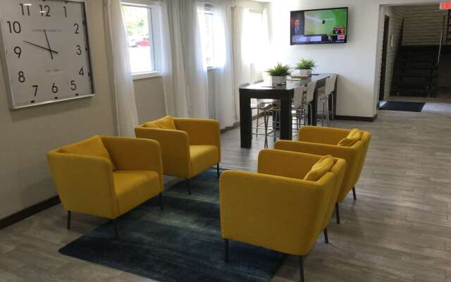 Days Inn & Suites by Wyndham Cincinnati North