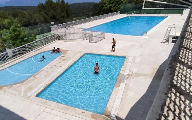 Superbe T3 coeur nature, piscine, tennis