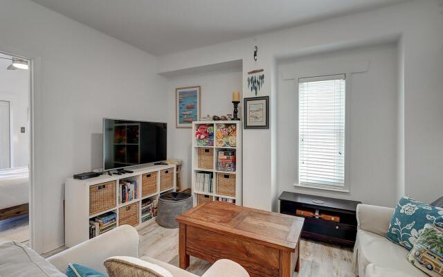 Pelican Sunrise     Lc13