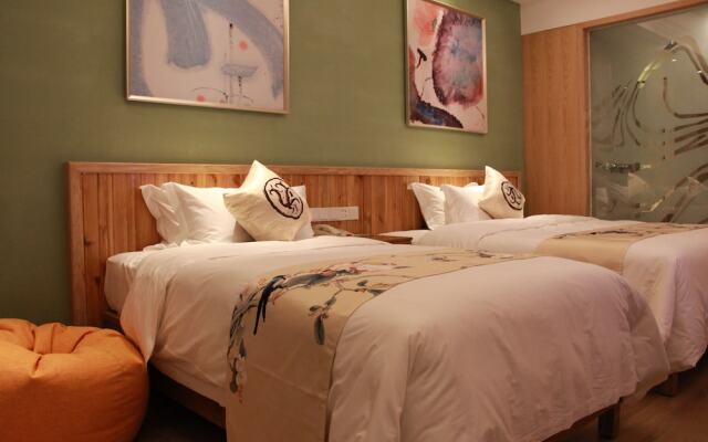 Queshan Lake Arcadia Intl Resort