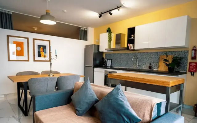 A Stylishly Chic Holiday Home With a Sofa bed