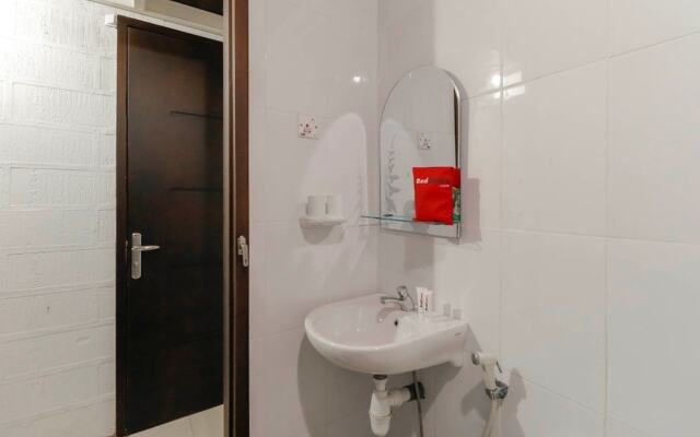 RedDoorz Plus near Ferry Terminal Batam Center