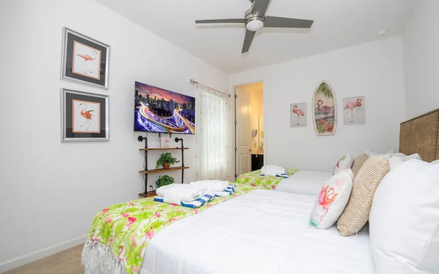 Spacious 6-bedroom Retreat Near Disney Parks