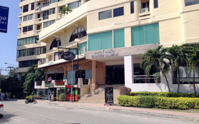 ThepThip ArtDeco Apartments