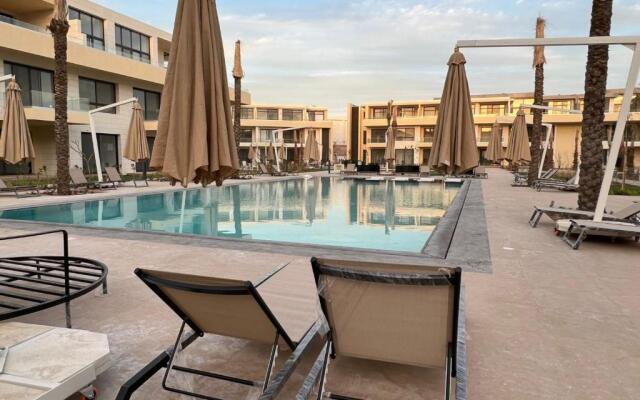 G cribs 2 BR sharing Pool