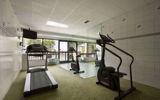 Super 8 by Wyndham Calhoun