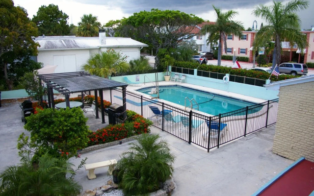 Holiday House Motel