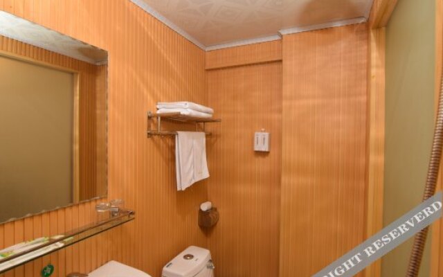 Yahong Business Hotel