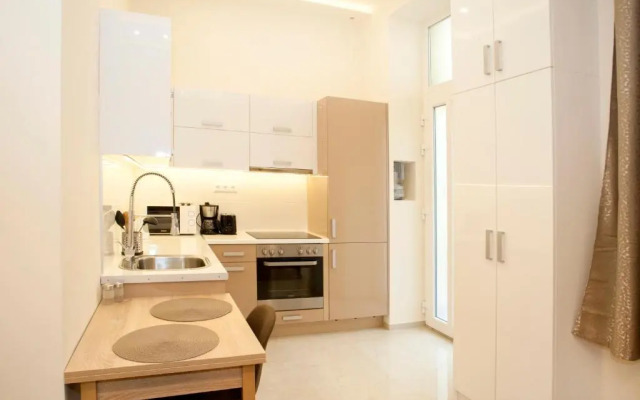 Robinia Apartment