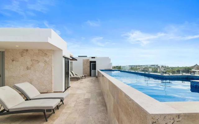 1 Br. LX Amenities Prime Location