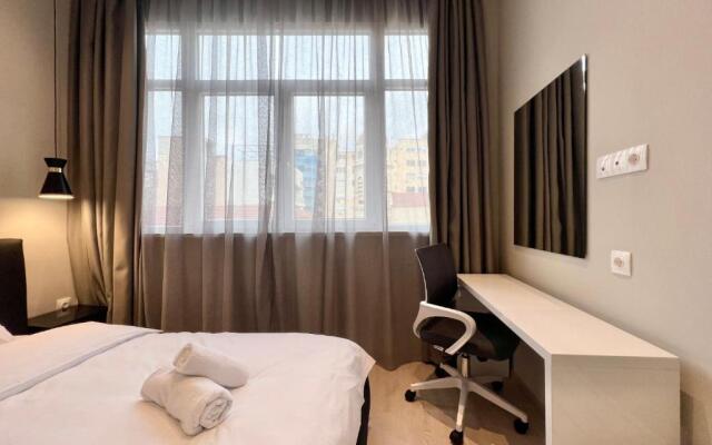 #Aura Studios & Suites F24