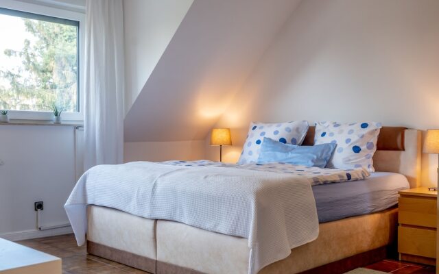 Helles Apartment mit eigenem Stellplatz