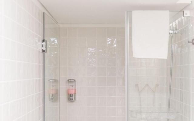 Home in Porto - Cozy 2BR Duplex by LovelyStay