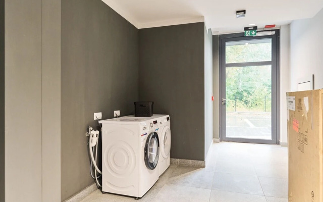 Studio Wrocław Fabryczna by Renters