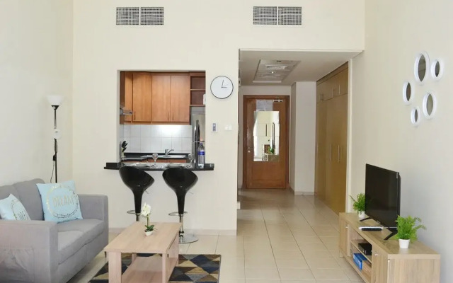 NMR - New Spacious Studio flat