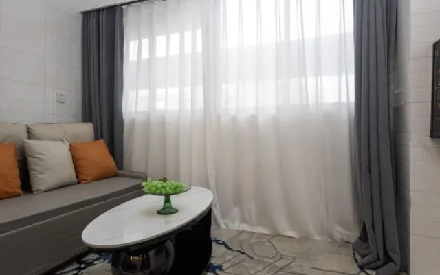 Jihe Light Luxury Art Hotel（Wuyi Square Station）