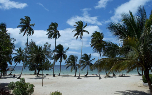 Antonio Beach Hotel and Spa