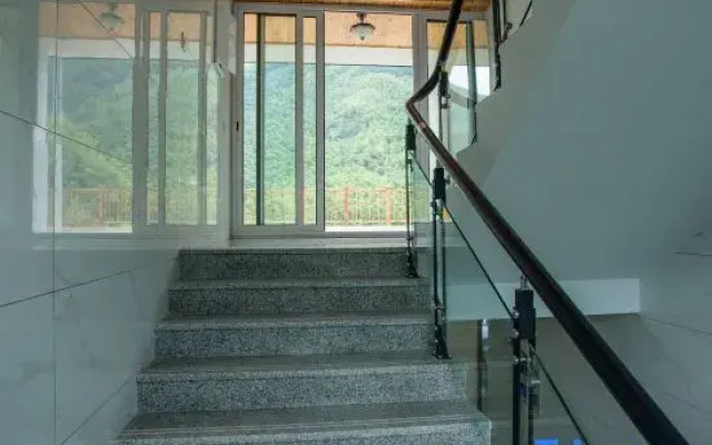 Jingxian Huisu Qiaojia B&B (Moon Bay Branch)