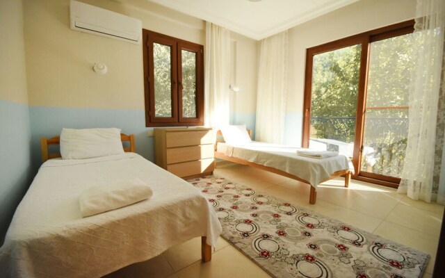 Villa Hakan 2 by Helaltatilvillari