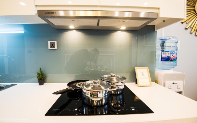 Hagi APT - Vinhomes Metropolis service apartment in Lieu Giai