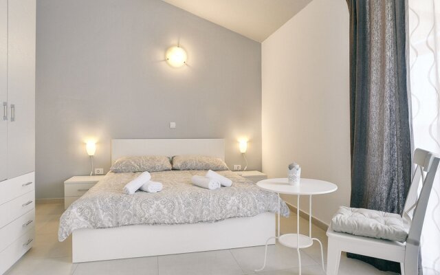 Luxurious Villa with Sauna & Hot Tub in Žminj