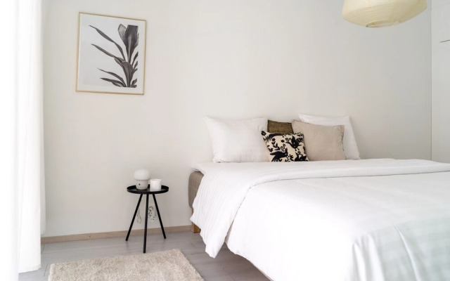 New stylish 2br apartment with balcony