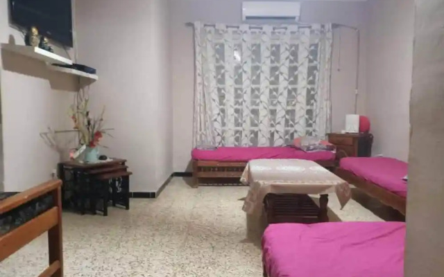 F2 bien équipé en centre-ville de Béjaïa