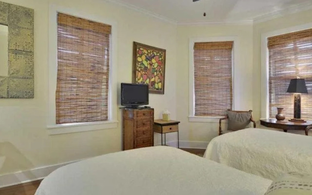 Amelia Home by Avantstay In Historic Old Town w/ Pool