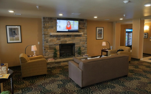 Cobblestone Inn & Suites - Winterset, IA