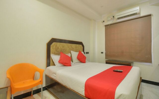 OYO 15948 Hotel Srees