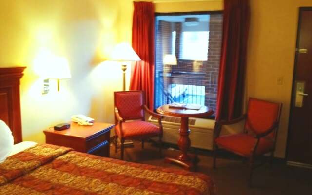 Lodge At the Falls