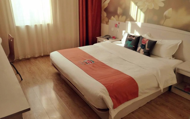 Pai Hotel HeZe Railway Station Plaza